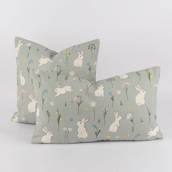 Kissenhülle Cute Rabbit Garden Hasen Blumen mintgrün bunt in versch. Größen von SCHÖNER LEBEN